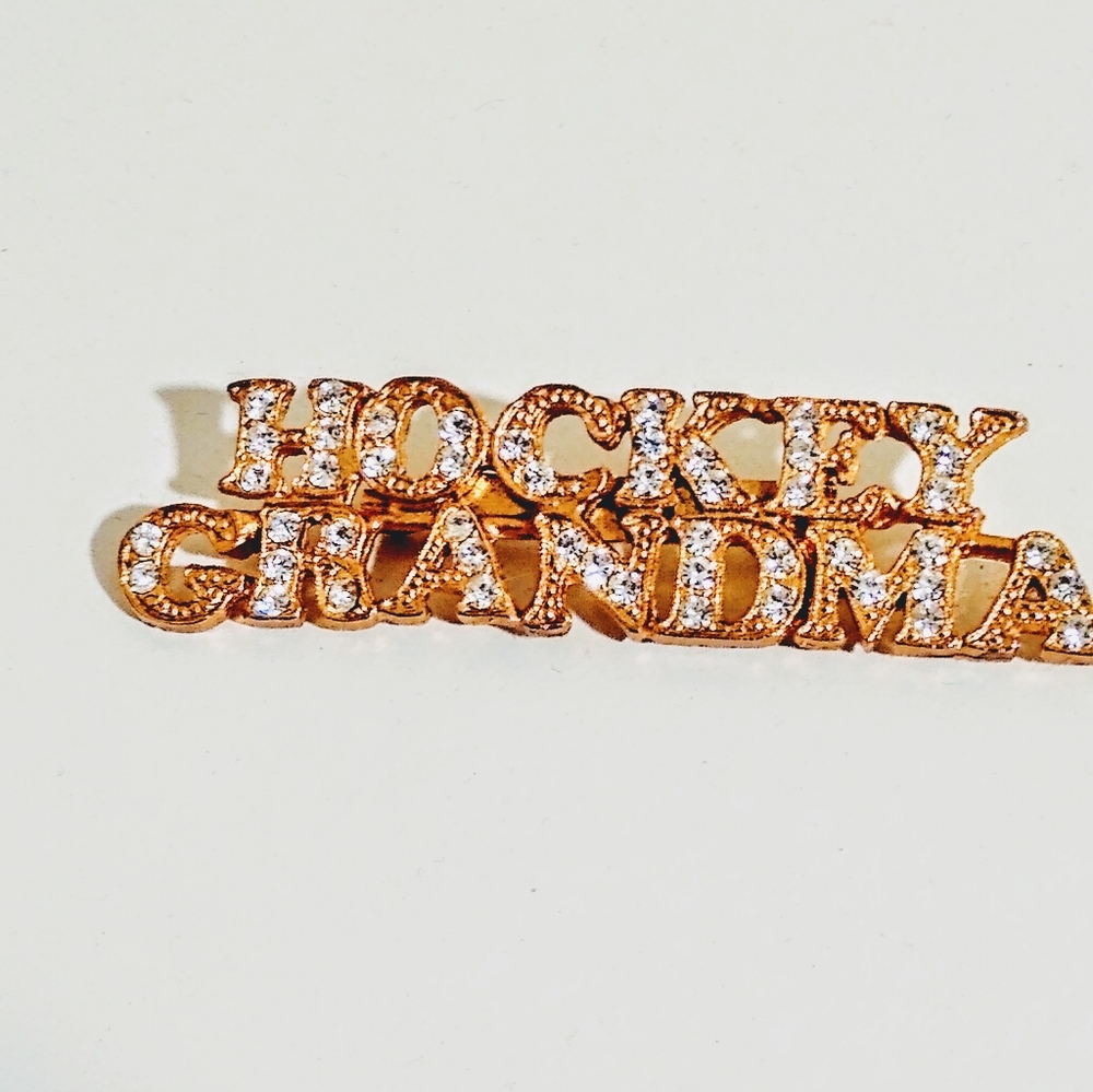 Gold pendent broach